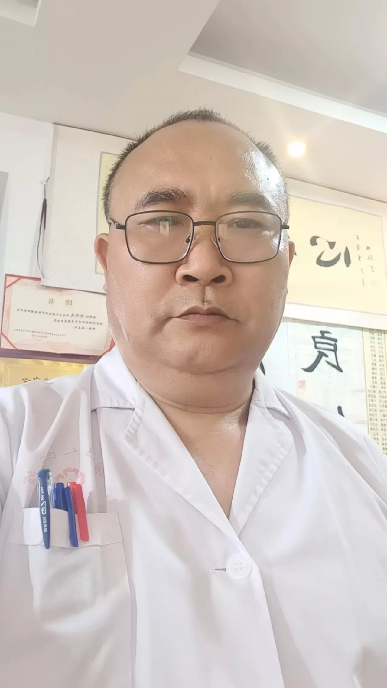贵州省贵阳市【杨西成】特长:颈肩腰腿疼痛、子宫癌症、带状疱疹